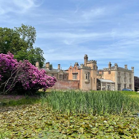 Apartment At Llanerchydol Hall ويلشبول المظهر الخارجي الصورة